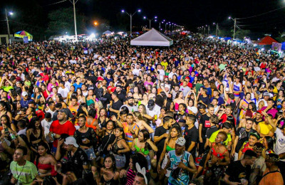 Corso atrai multidão em prévia de carnaval em Piripiri; confira fotos!
