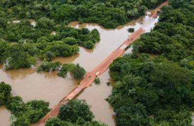 Comunidades de Brasileira ficam ilhadas mesmo após construção de ponte de quase  300 mil