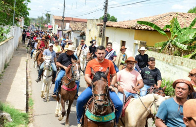BRASILEIRA: Tradicional cavalgada é realizada durante a programação da Festa do Vaqueiro