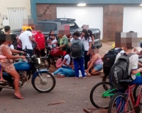 Acidente entre motocicleta e caminhão deixa duas pessoas feridas no norte do Piauí