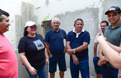 Prefeita Jôve Oliveira visita obras nos postos de saúde dos bairros Floresta e Vista Alegre  