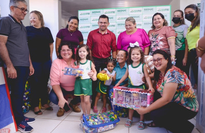 SEDUC de Piripiri entrega R$ 500 mil em kits escolares para escolas de Educação Infantil