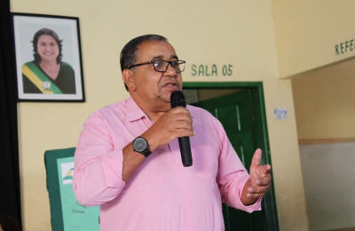Promotor Nivaldo Ribeiro ministra palestra em escola de Piripiri