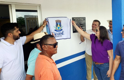 Prefeitura de São José do Divino (PI) entrega obras e veículos
