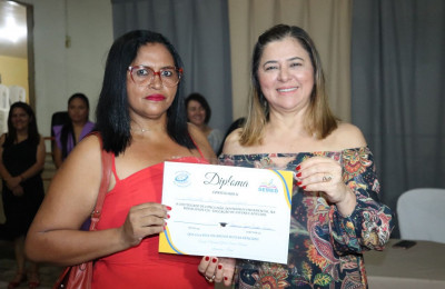 Prefeita Carmen Gean entrega certificados para alunos do BRAEJA em Brasileira