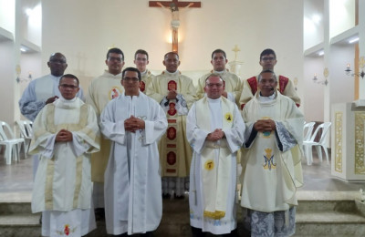 Padre Juvenal celebra 1ª missa em Piripiri após ordenação presbiteral