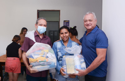 Prefeitura de Milton Brandão realiza entrega de 300 cestas básicas e kits de higiene para famílias