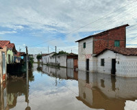 Sobe para 24 o número de famílias desabrigadas em Esperantina; previsão de chuvas intensas