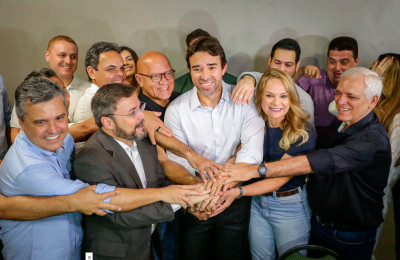Marden Menezes deixa oposição, elogia Rafael Fonteles e declara apoio a Fábio Novo