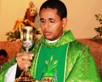 Padre envolvido em caso amoroso com jovem é demitido da Diocese de Campo Maior