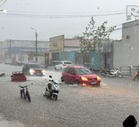 Fortes chuvas atingem Piripiri nesta segunda-feira (22)