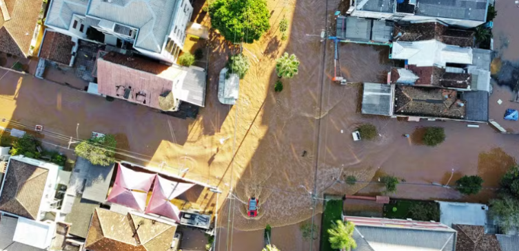 Sobe para 95 o número de mortos após enchentes que atingem o RS