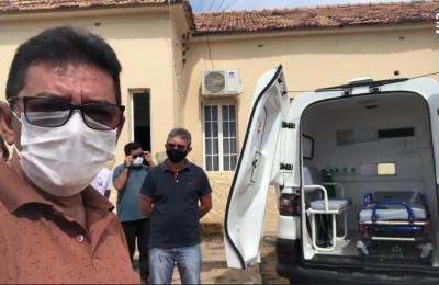 Prefeito Tim Medeiros entrega nova ambulância à Secretaria de Saúde de Capitão de Campos