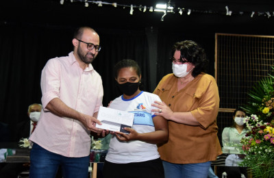 Empresa WM Saúde faz entrega de tablets à prefeitura de Piripiri